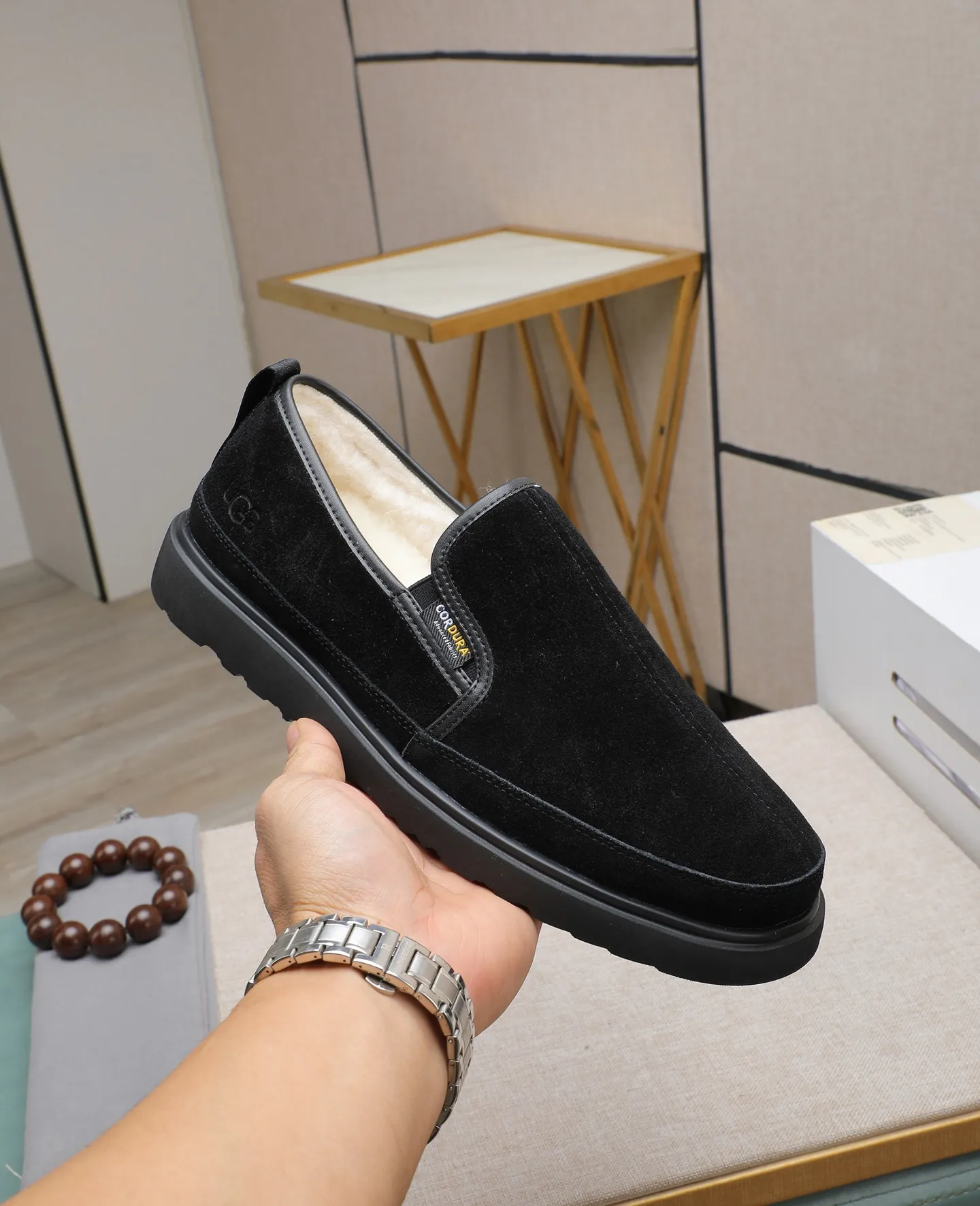 Men's men's shoes 💰560 (full genuine wool lining, 10% off for fake ones) Please note the quality of the original order and compare the thickness of the wool 🏮🏮 Popular UGG men's shoes from Australia's warm luxury brand, the official website is synchronized, Beckham men's style..., made of imported top-layer waxed cowhide, waxed toe box, Australian real wool velvet lining Carefully sewn...Imported rubber Martin boots outsole (comfortable, soft, wear-resistant) The quality is really great...Exquisite workmanship, you can't put it down at first sight, size 39-44 (38 45 custom-made)